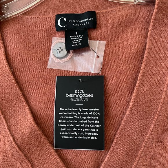 NEW WITH TAGS Cashmere Cardigan C by Bloomingdales Size S - Picture 5 of 10